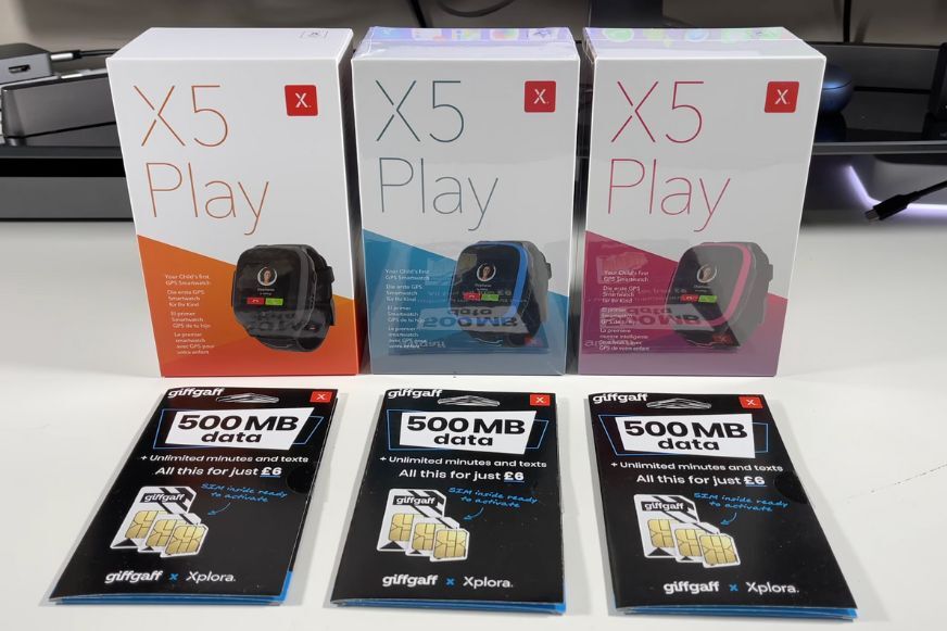 Man sieh die verschiedenen Varianten der XPLORA X5 in ihrer Verpackung.